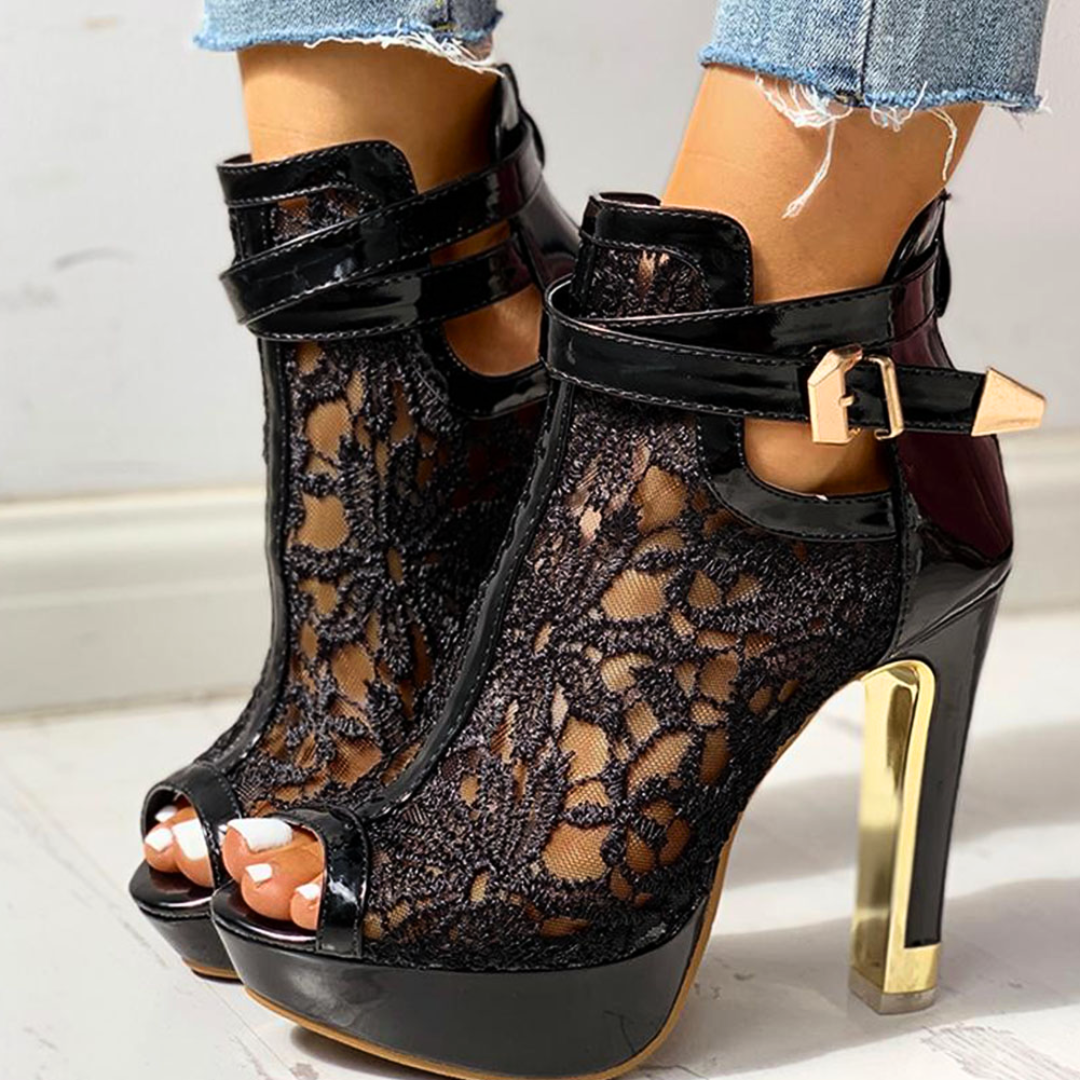 Thalia Thorne&#39;s Thrilling Blossom Heels